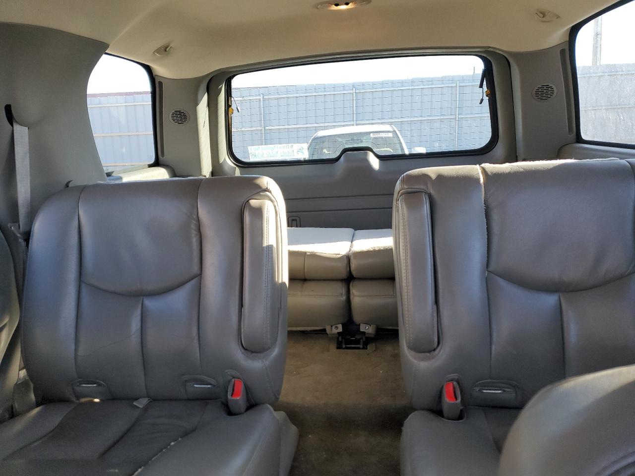 2004 Chevrolet Tahoe - Image 10