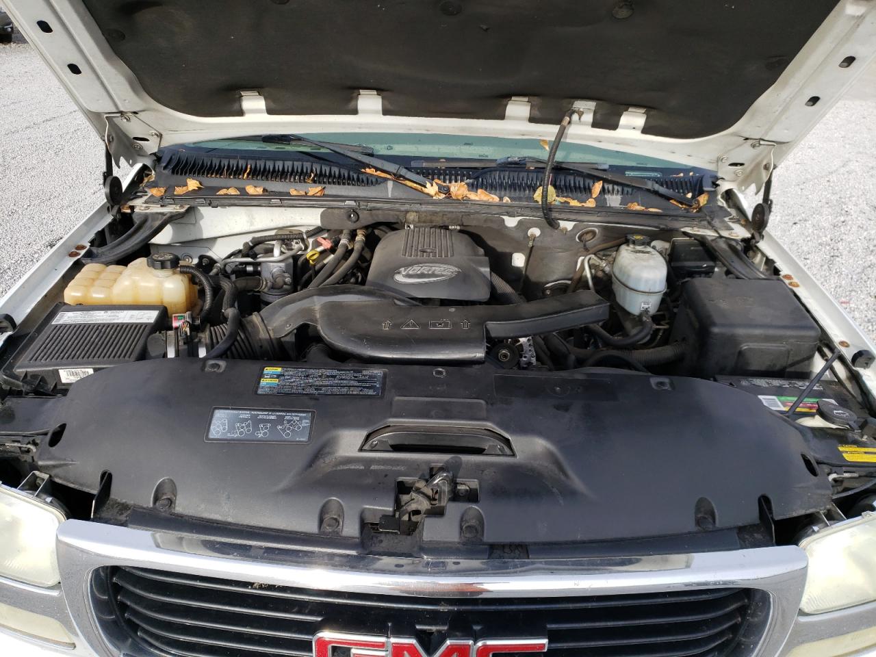 2004 GMC Yukon - Image 13