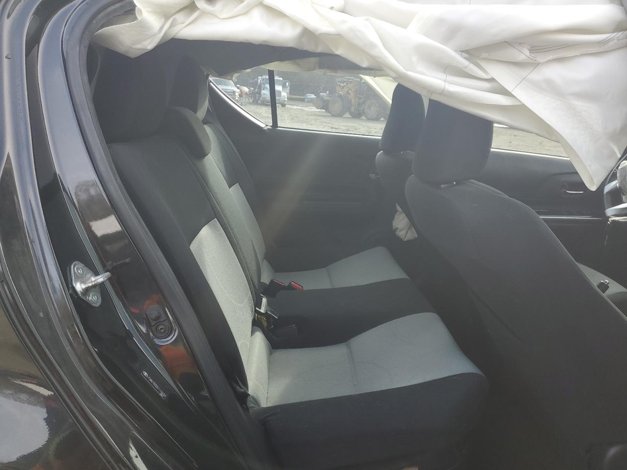 2016 Toyota Prius - Image 10