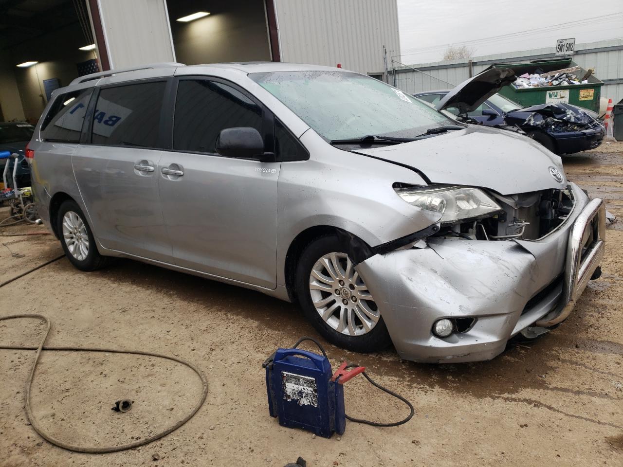2011 Toyota Sienna - Image 4