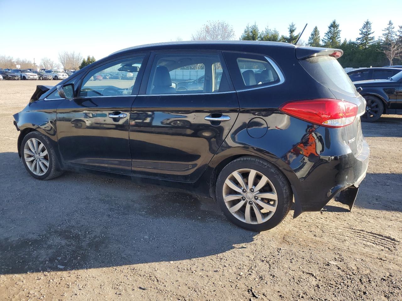 2016 Kia Rondo - Image 2