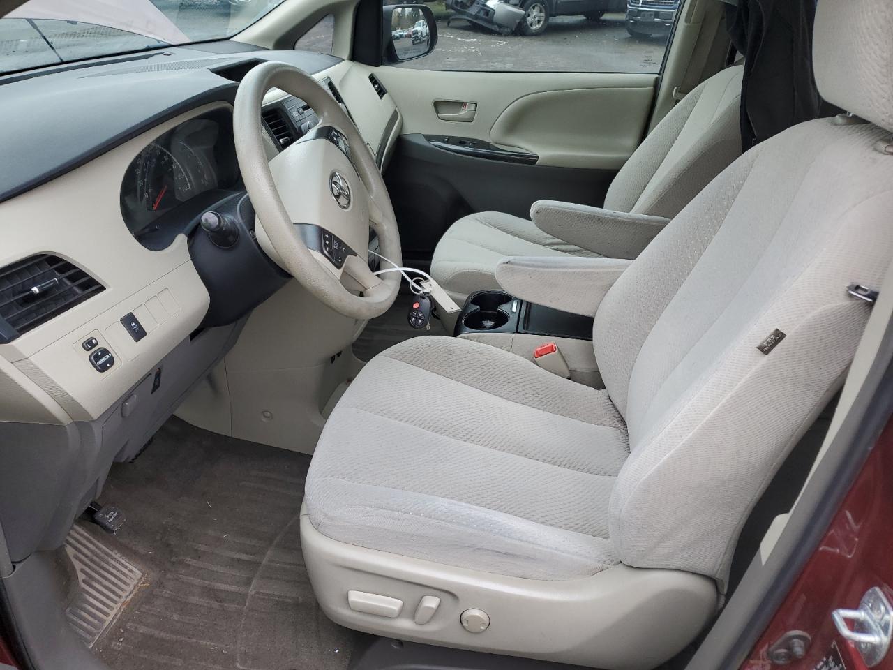 2013 Toyota Sienna - Image 7