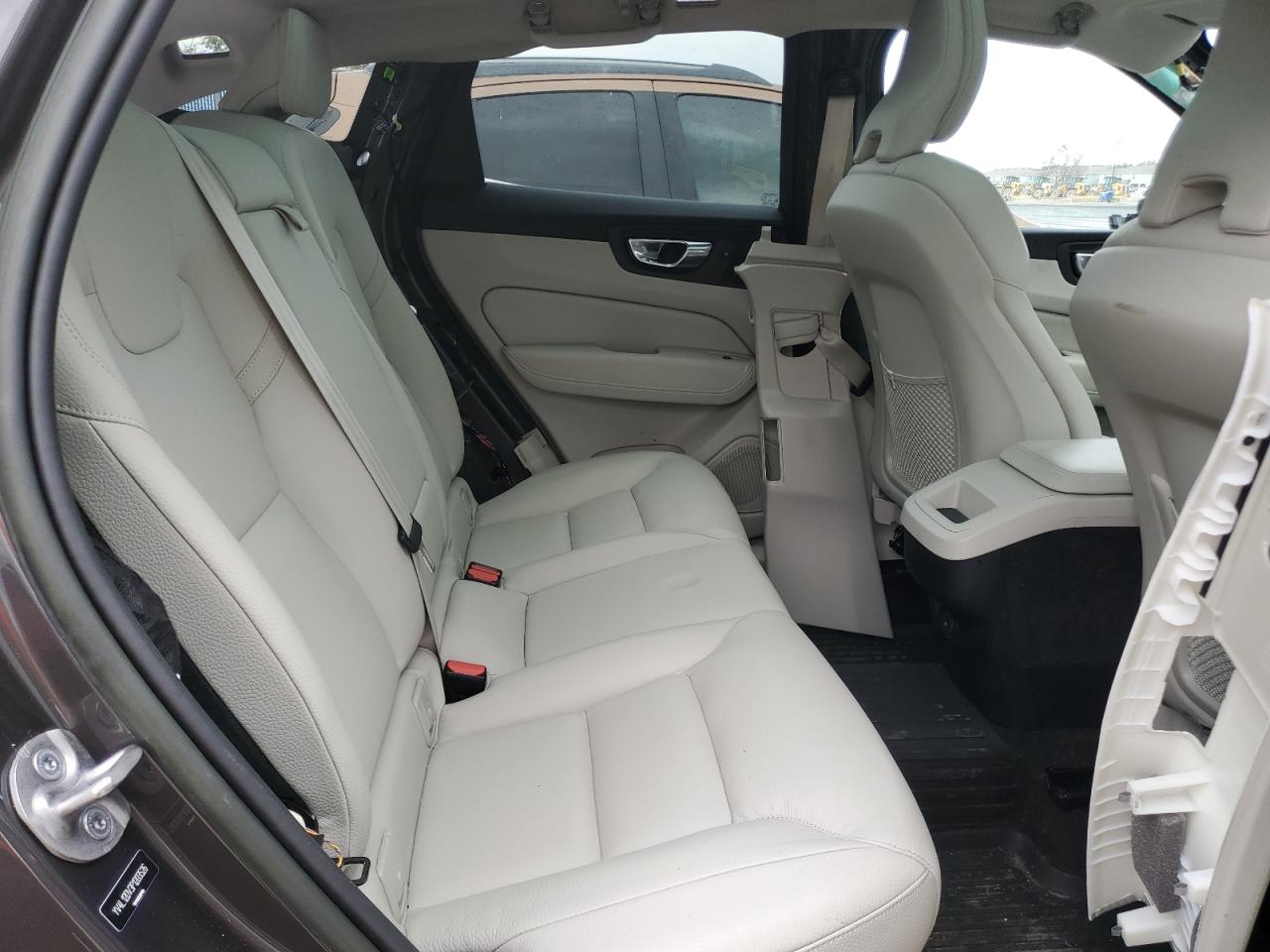 2023 Volvo XC60 - Image 11