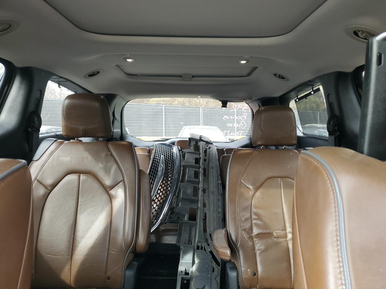 2017 Chrysler Pacifica - Image 10