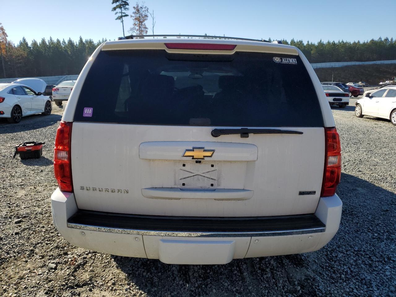 2011 Chevrolet Suburban - Image 6