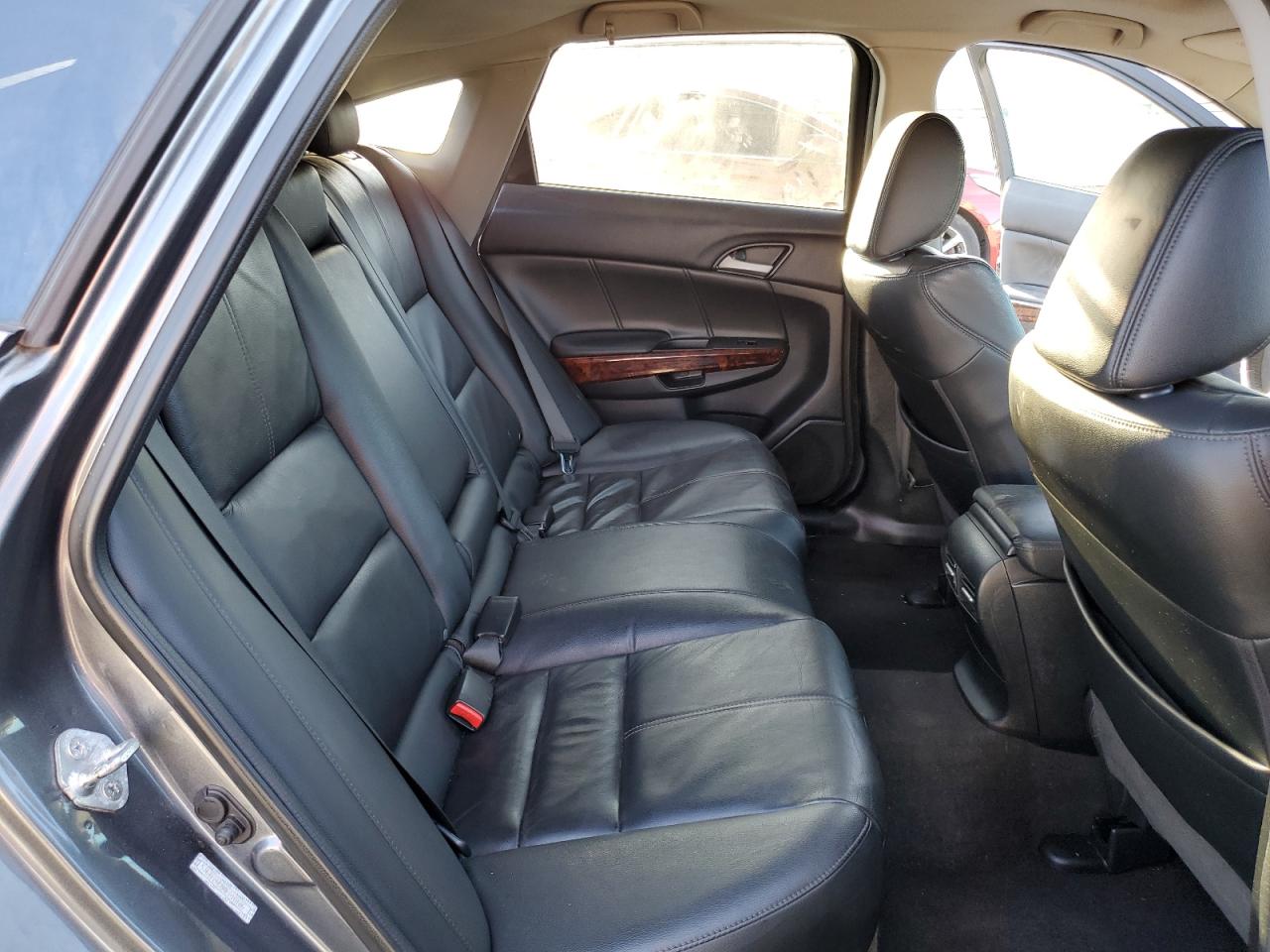 2010 Honda Accord - Image 12