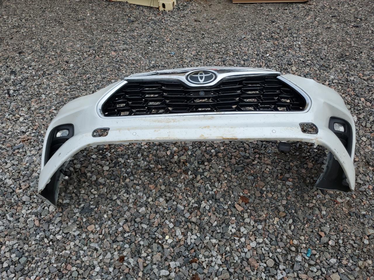 2022 Toyota Highlander - Image 13