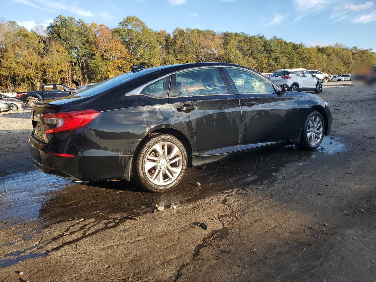 VIN 1HGCV1F16JA236685 2018 HONDA ACCORD no.3