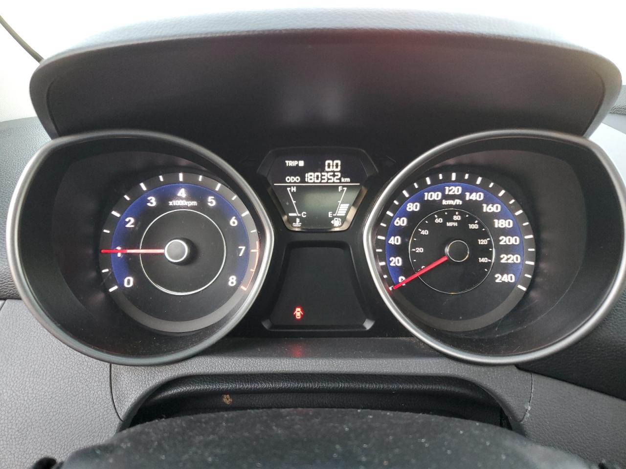 2012 Hyundai Elantra - Image 9