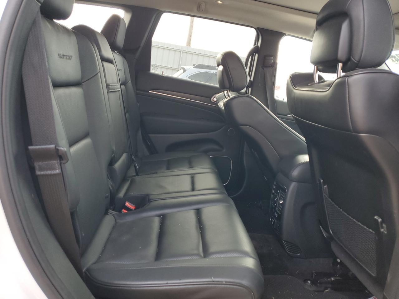 2017 Jeep Grand Cherokee - Image 11