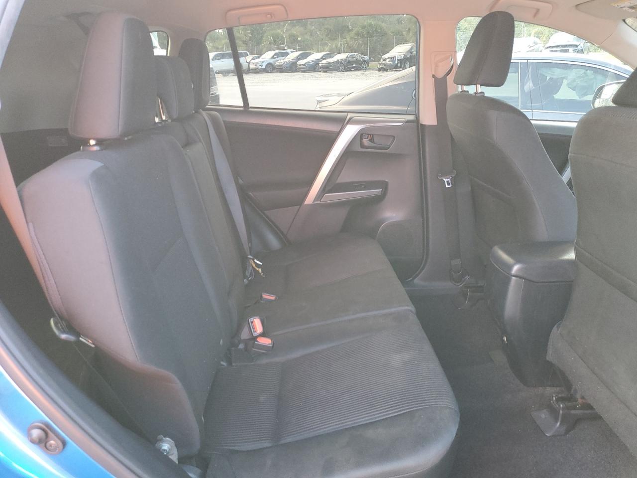 2018 Toyota RAV 4 - Image 11