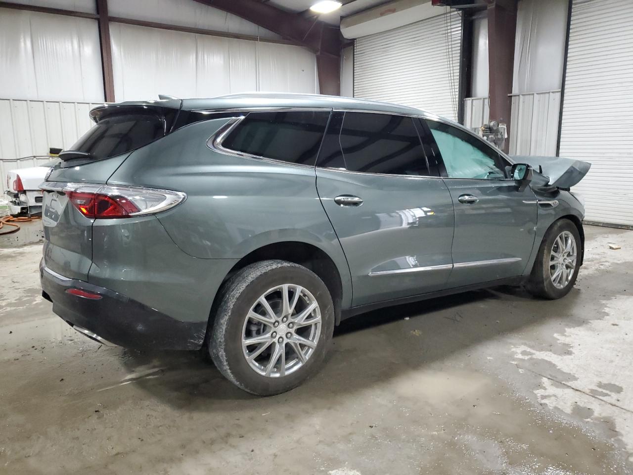 2022 Buick Enclave - Image 3