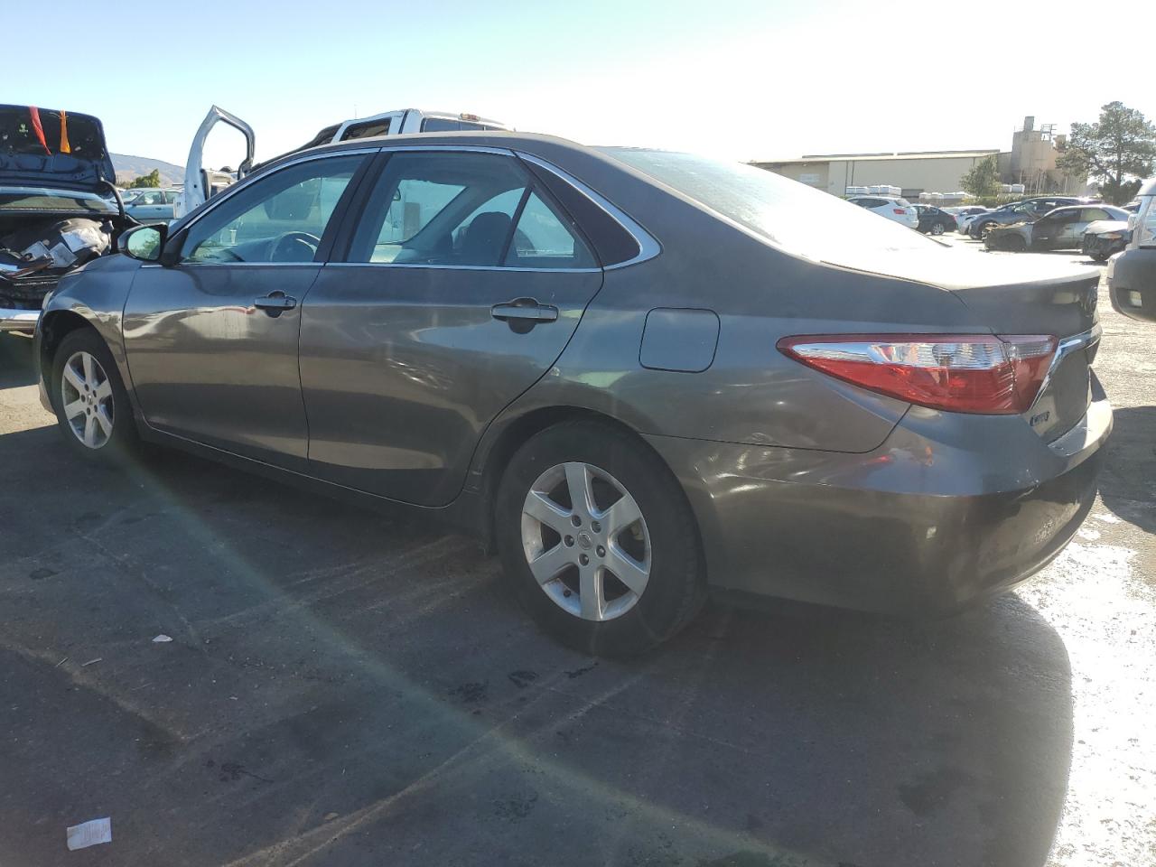 VIN 4T1BF1FK6GU570637 2016 TOYOTA CAMRY no.2