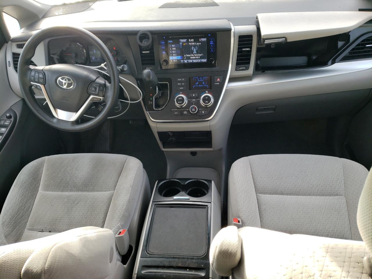 2015 Toyota Sienna - Image 8