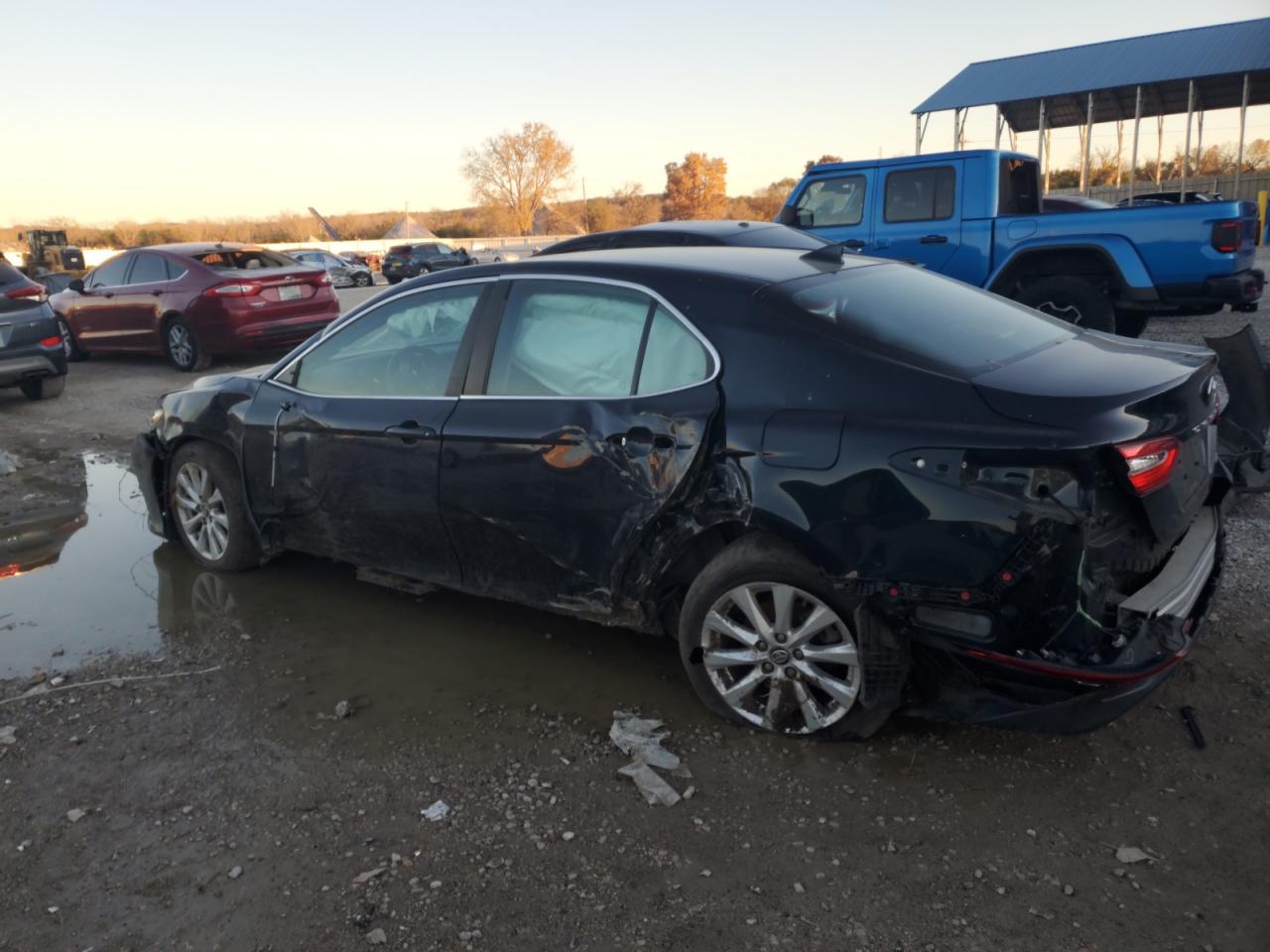 4T1B11HK3KU234724 2019 TOYOTA CAMRY - Image 2