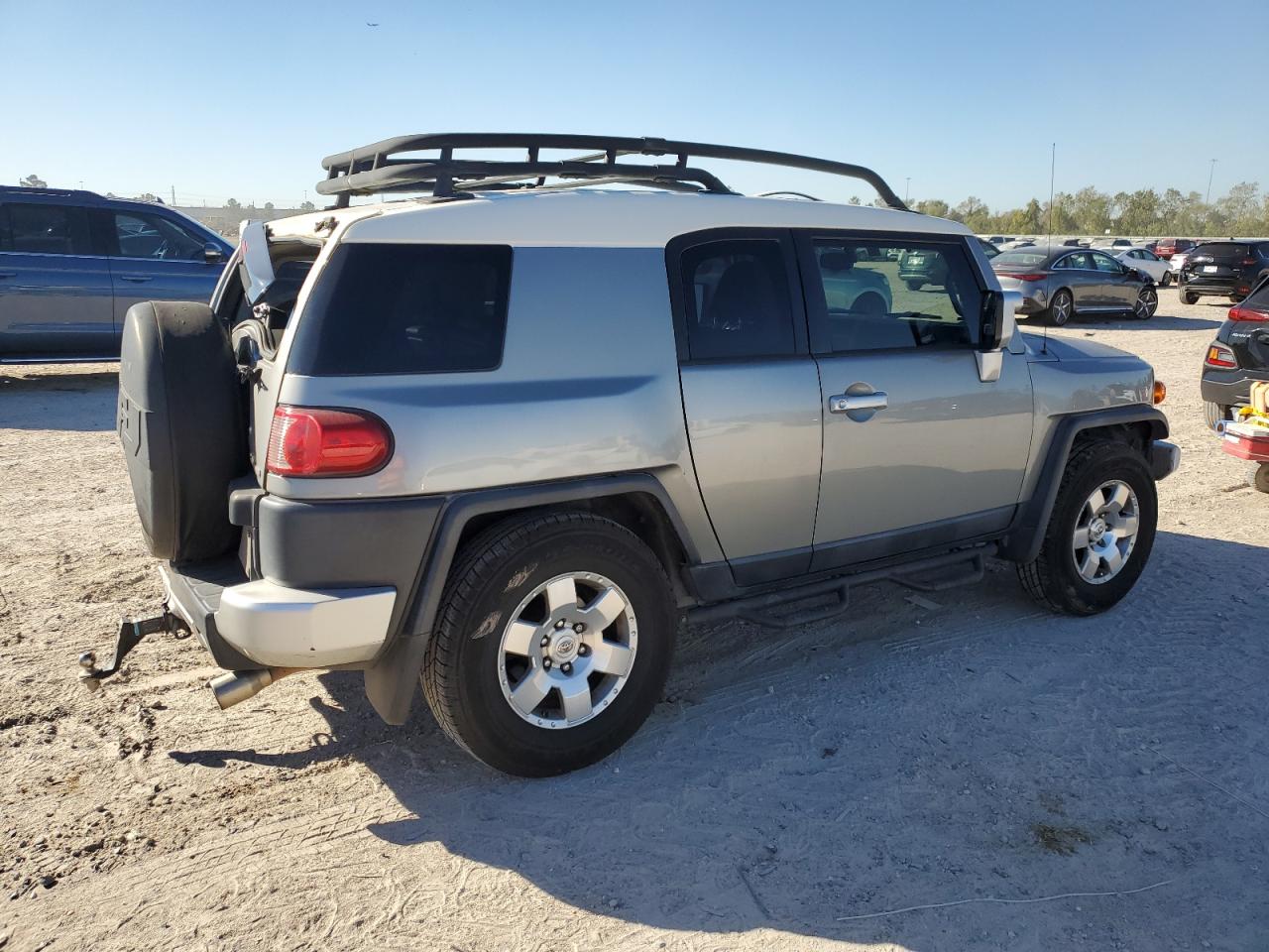 2010 Toyota FJ Cruiser - Image 3