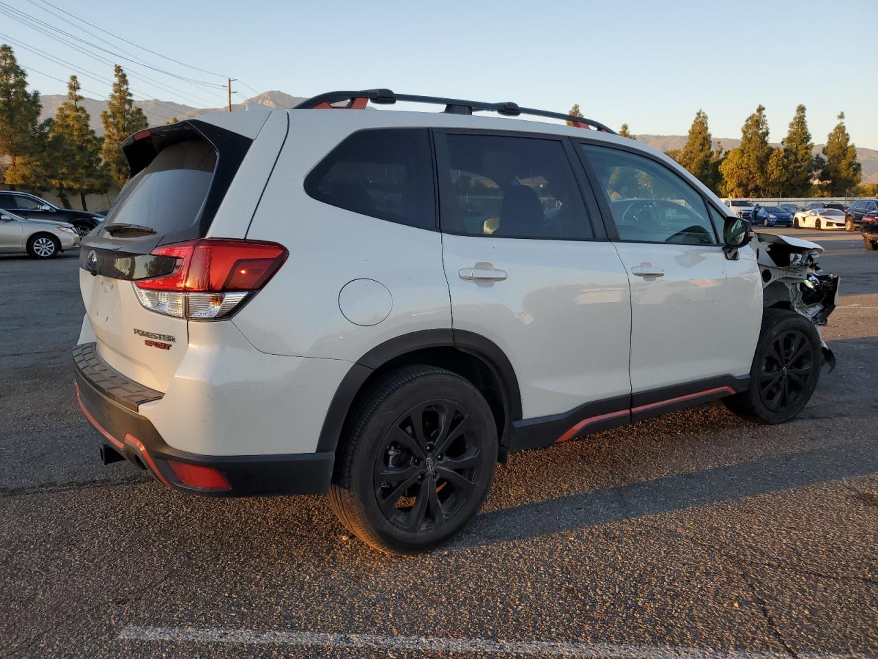 VIN JF2SKAJC5KH490040 2019 SUBARU FORESTER no.3