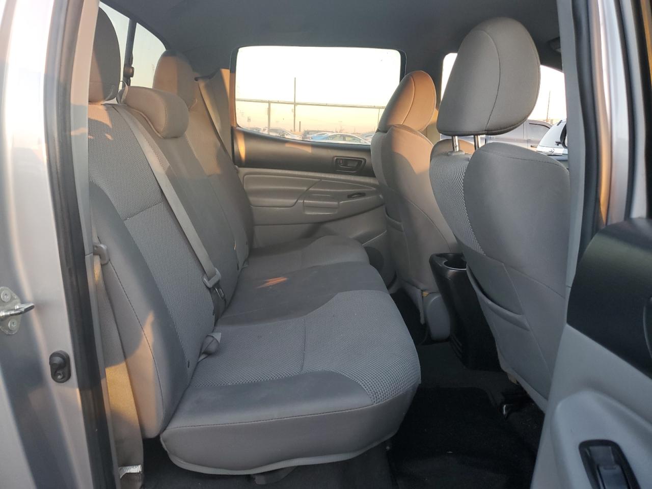 2015 Toyota Tacoma - Image 10