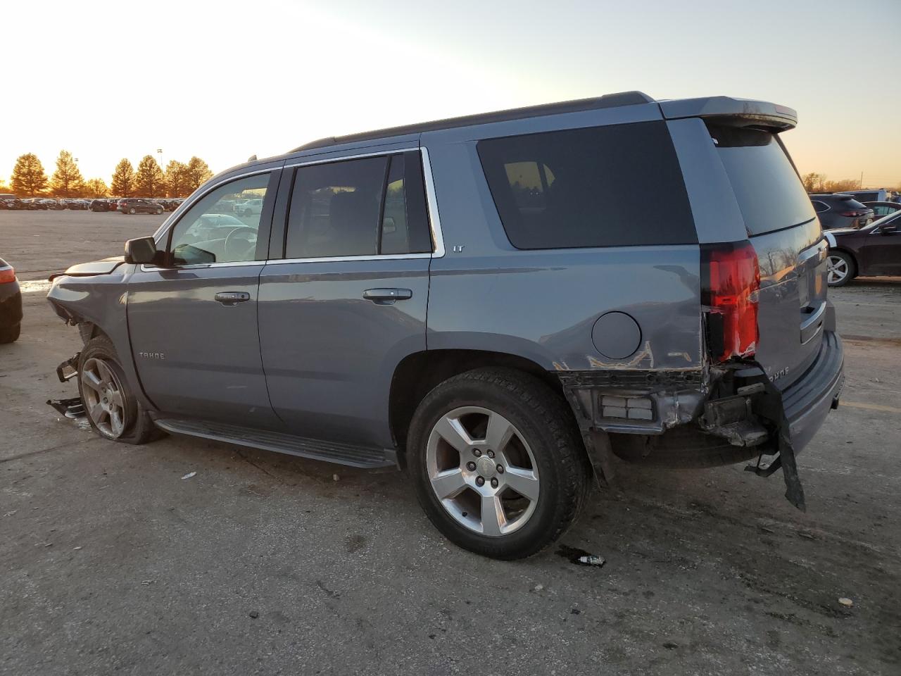 VIN 1GNSCBKC6GR204687 2016 CHEVROLET TAHOE no.2