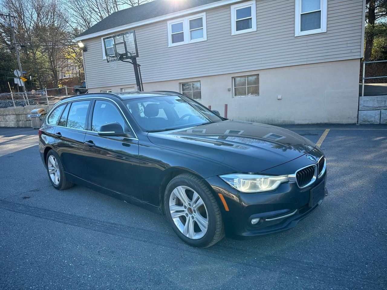 VIN WBA8J1C51JA019002 2018 BMW 3 SERIES no.4