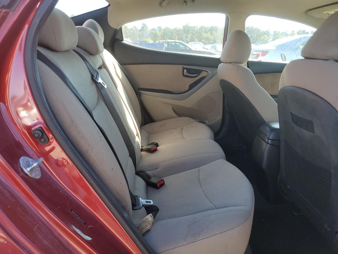 2016 Hyundai Elantra - Image 10