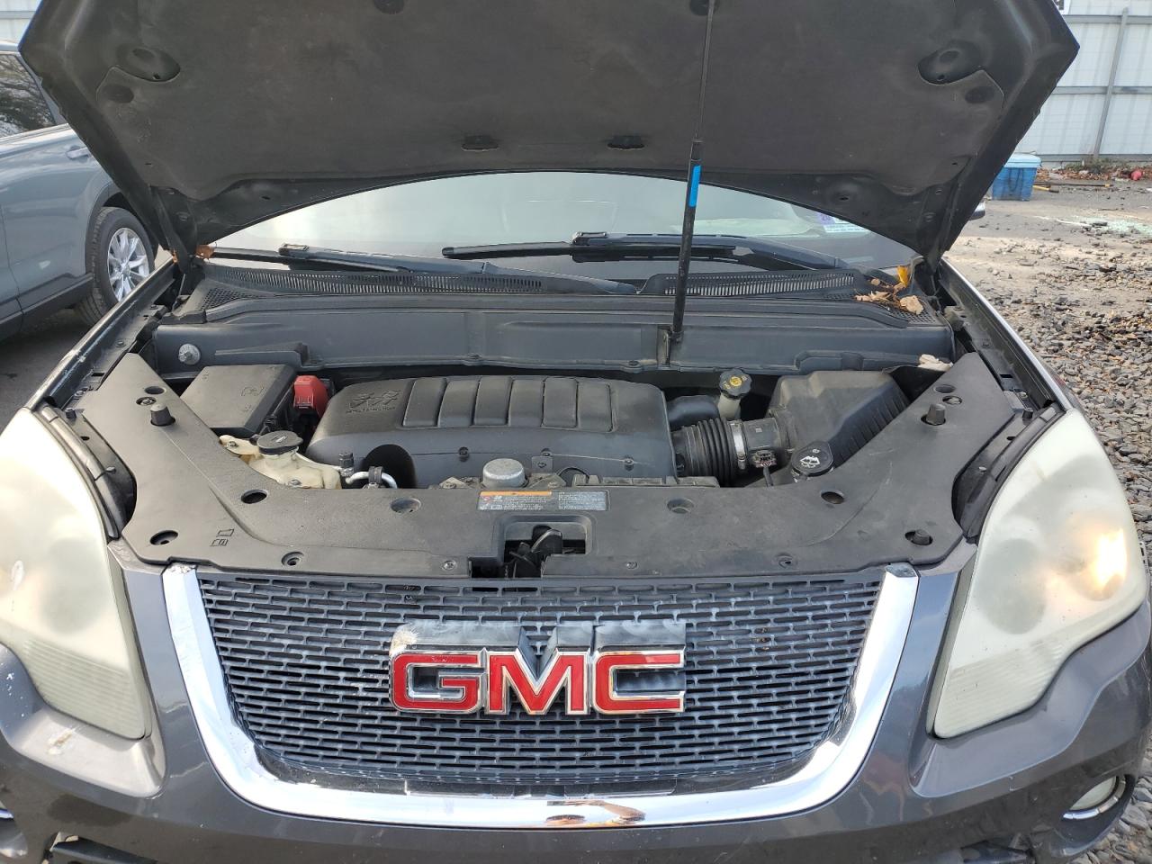 2011 GMC Acadia - Image 13