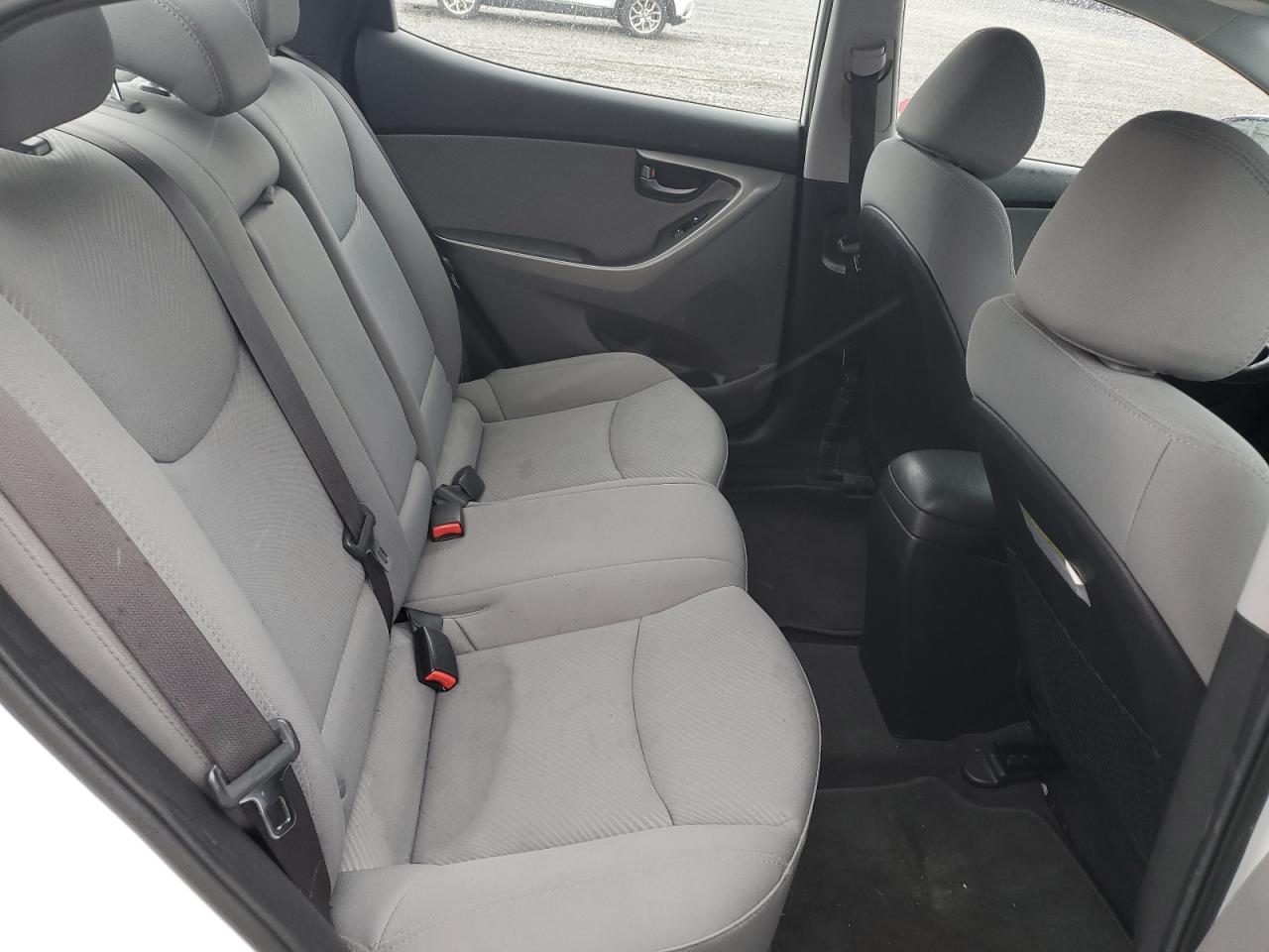 2013 Hyundai Elantra - Image 10