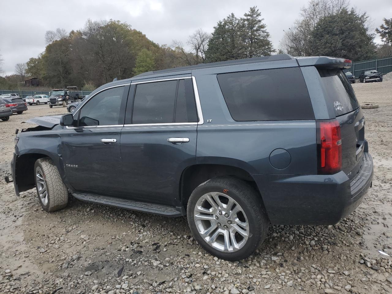 VIN 1GNSKBKC9KR307615 2019 CHEVROLET TAHOE no.2