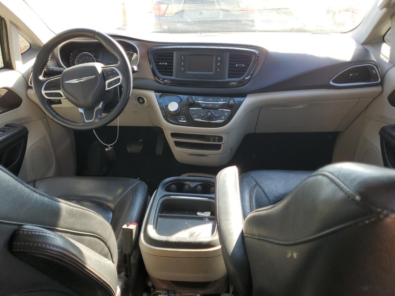 2017 Chrysler Pacifica - Image 8