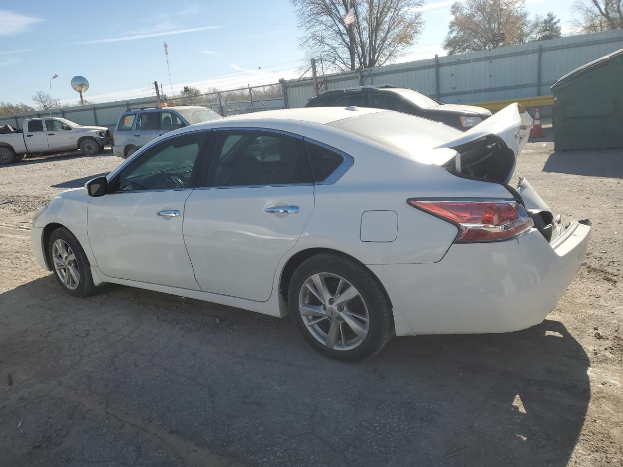 2015 Nissan Altima - Image 2