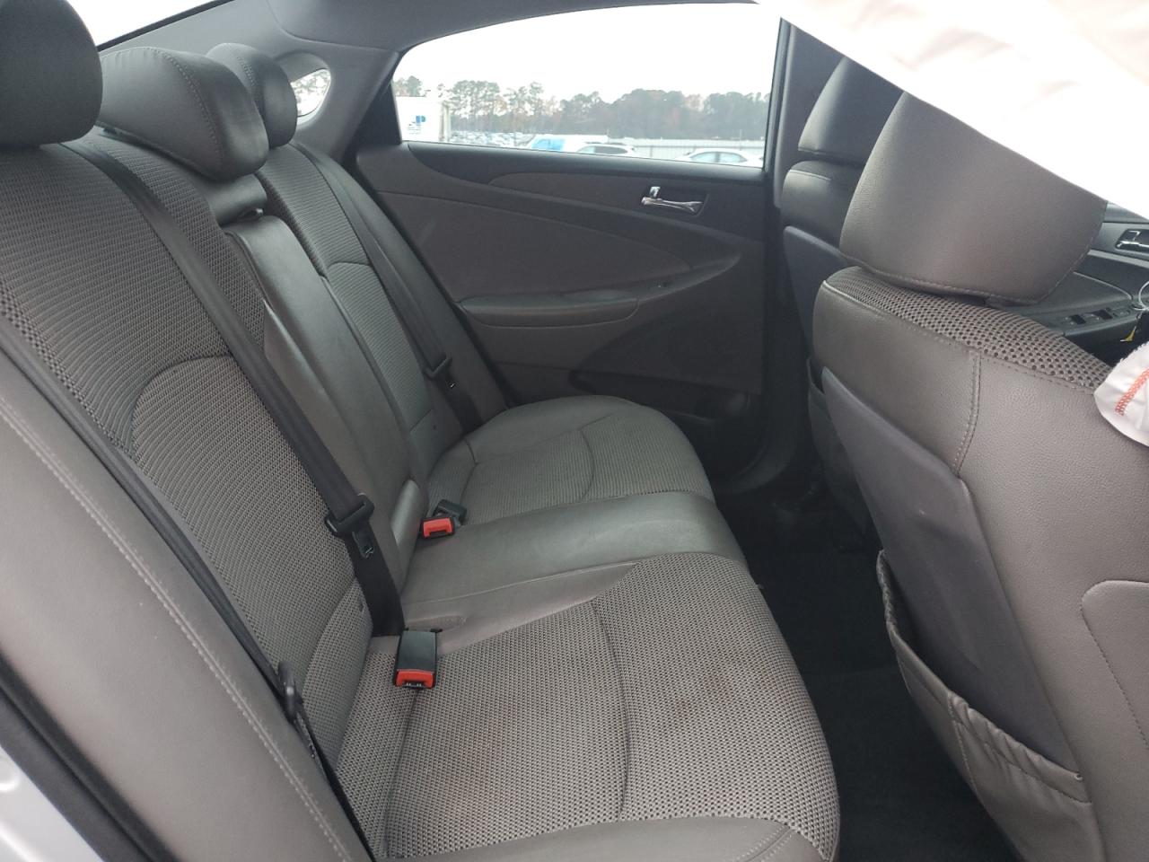 2011 Hyundai Sonata - Image 11