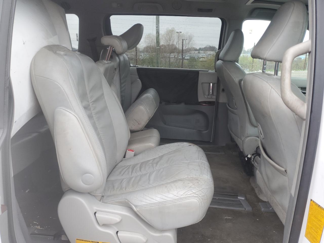 2011 Toyota Sienna - Image 10