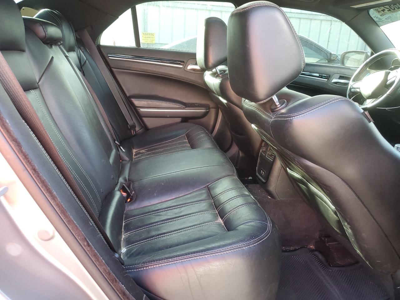 2018 Chrysler 300 - Image 10