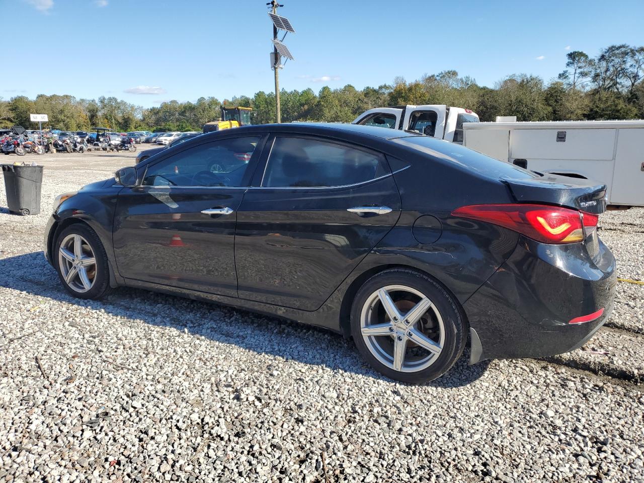 5NPDH4AE4FH581672 2015 HYUNDAI ELANTRA - Image 2