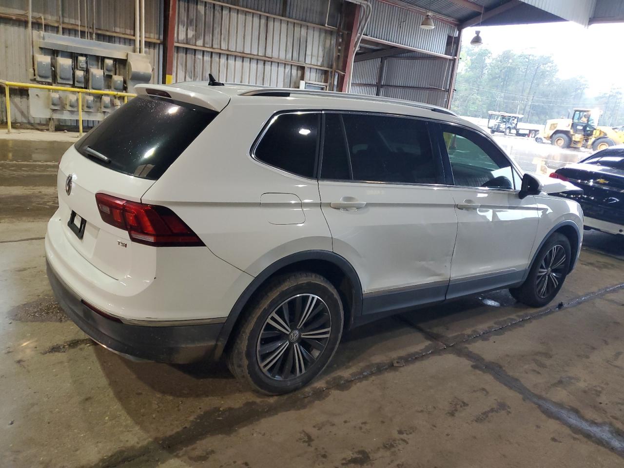 2018 Volkswagen Tiguan - Image 3