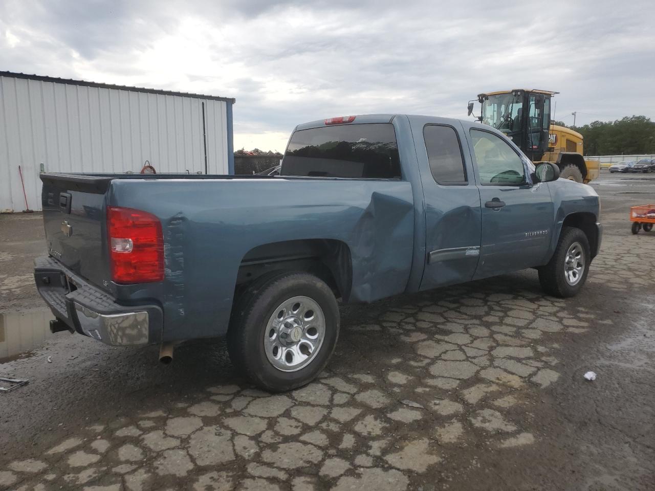 2011 Chevrolet Silverado - Image 3