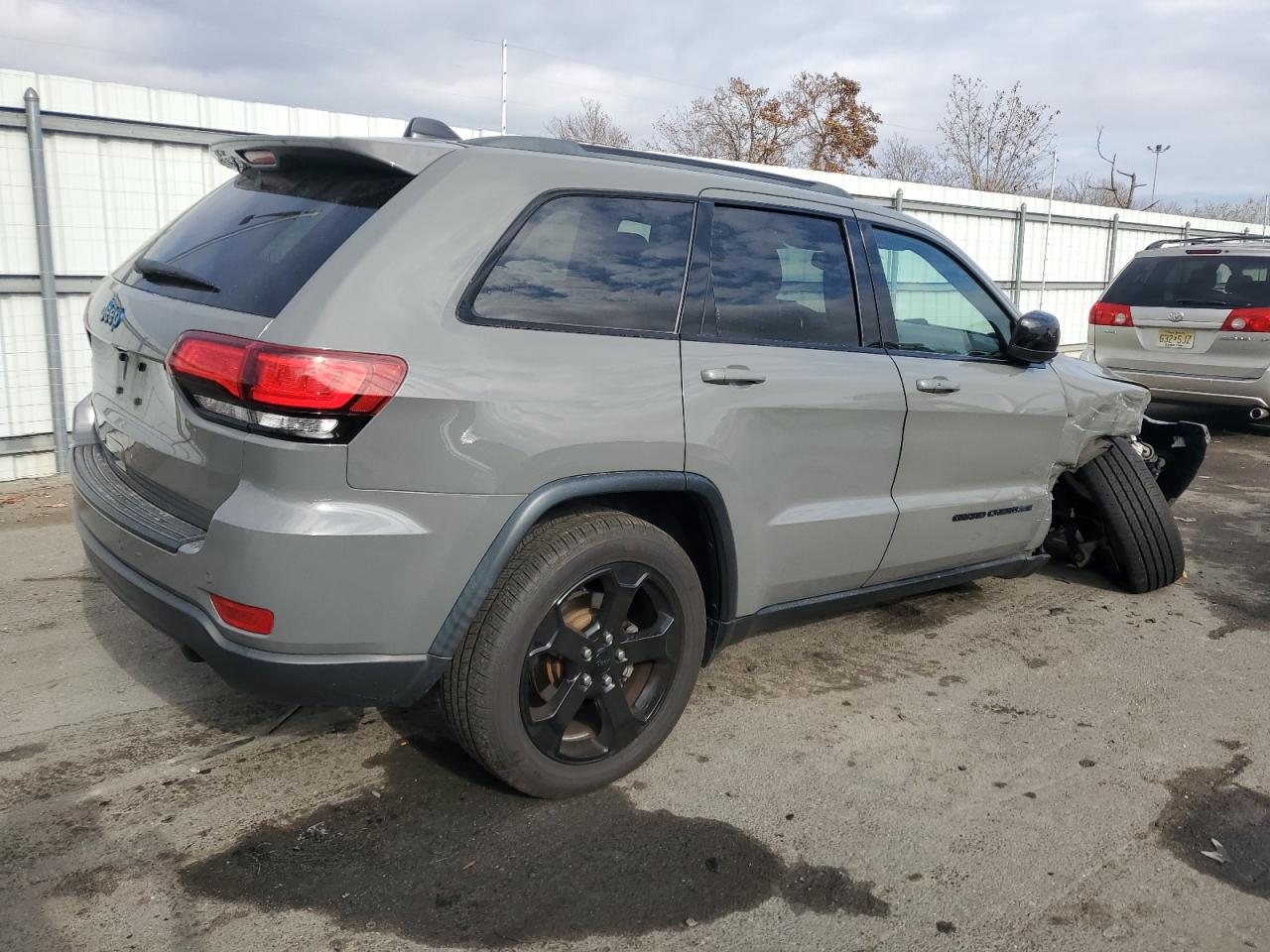 2019 Jeep Grand Cherokee - Image 3