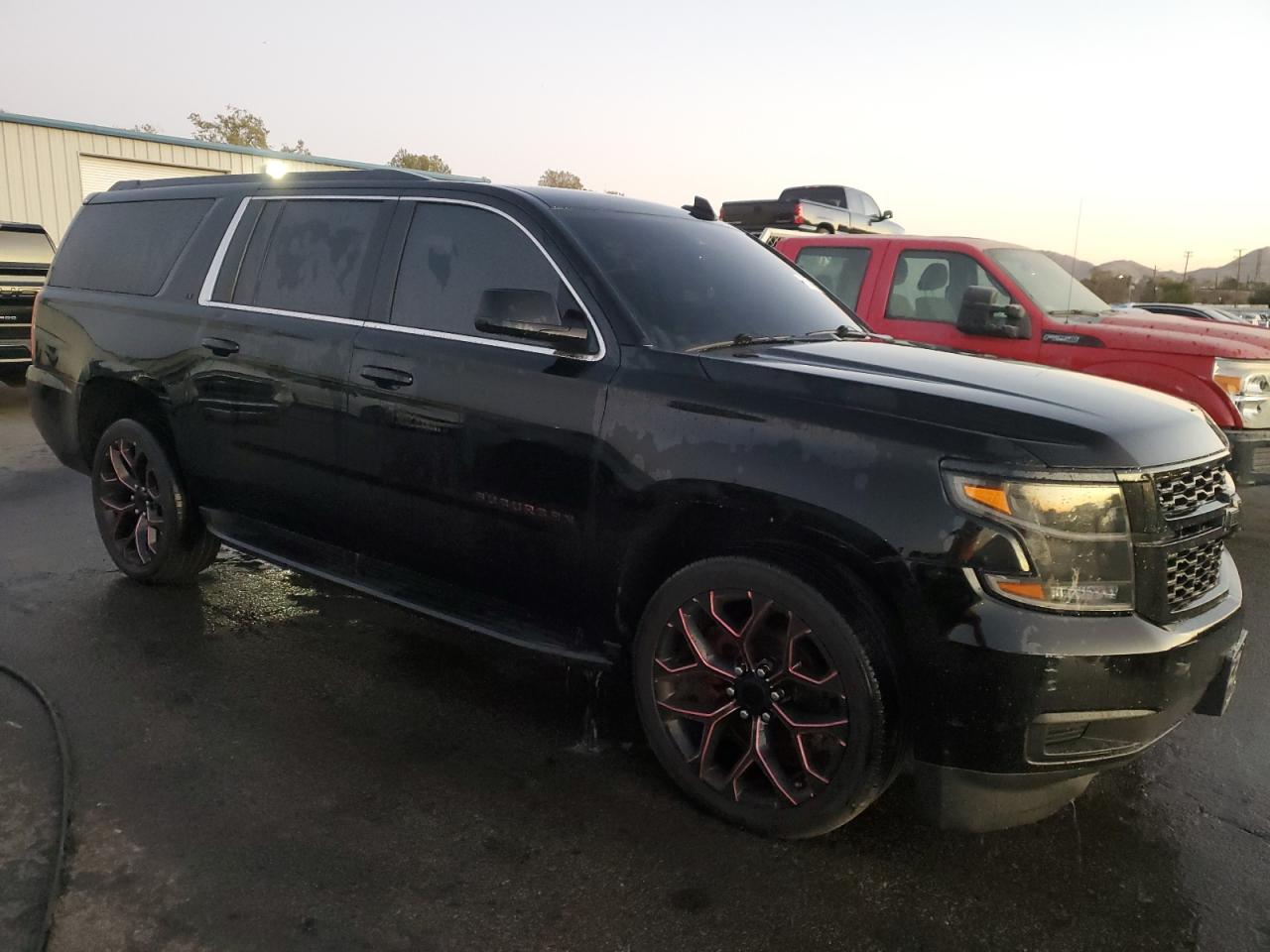 VIN 1GNSCHKC6KR389481 2019 CHEVROLET SUBURBAN no.4