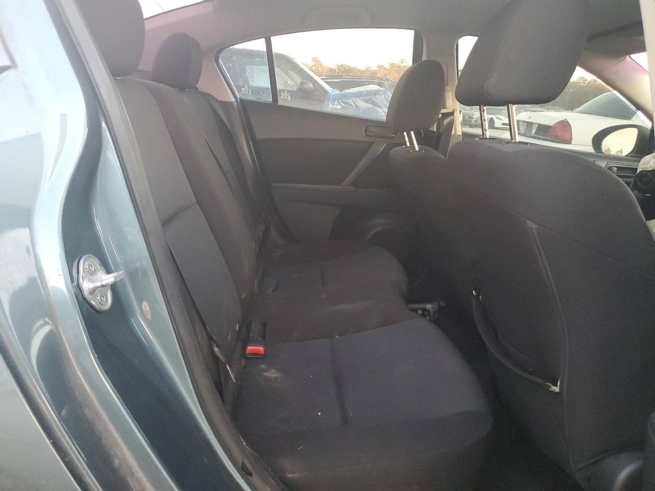 2010 Mazda 3 - Image 10