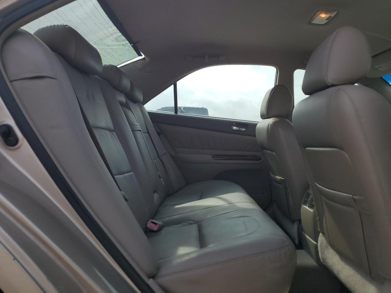 2005 Toyota Camry - Image 10