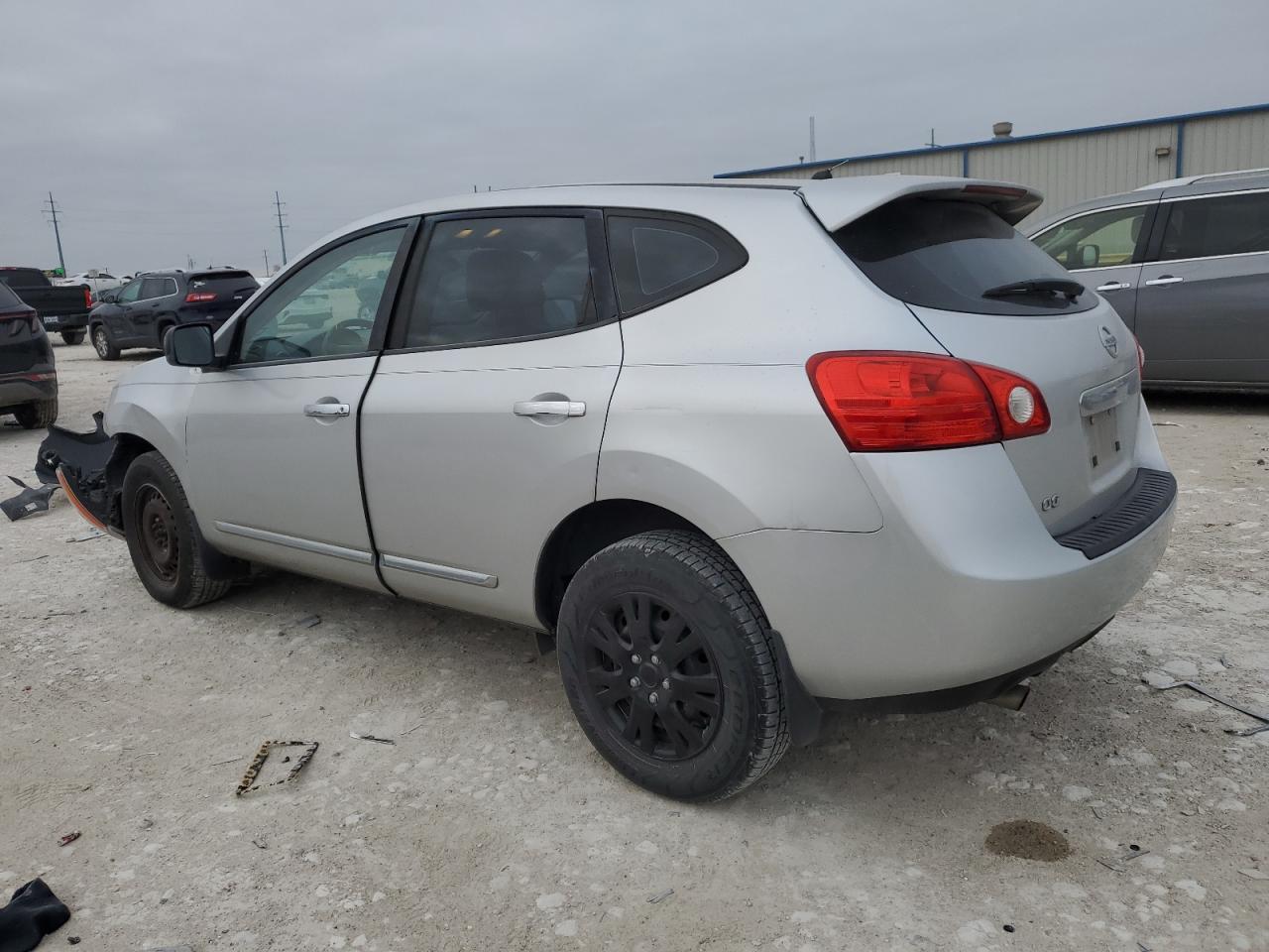 2011 Nissan Rogue - Image 2