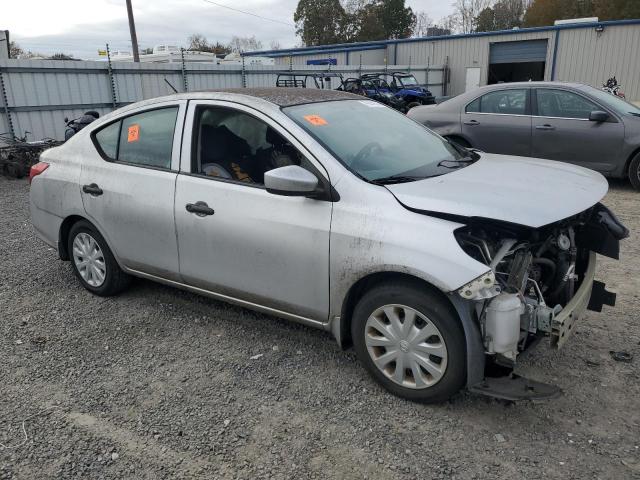  NISSAN VERSA 2018 Сріблястий