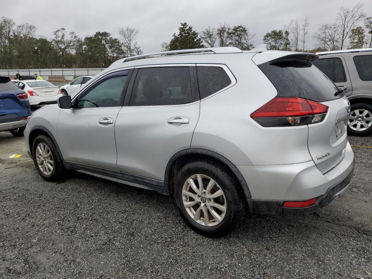 2018 Nissan Rogue - Image 2