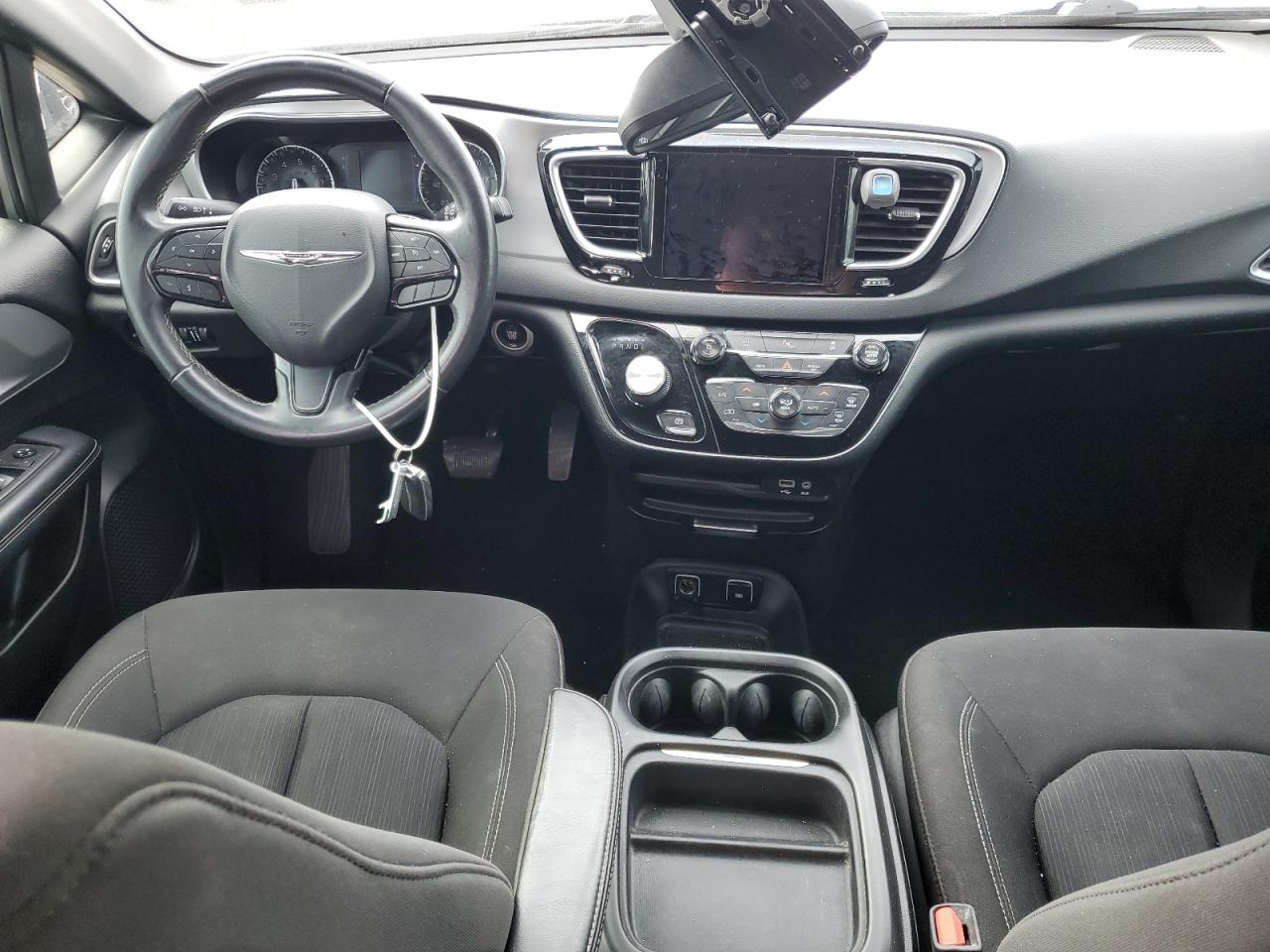 2018 Chrysler Pacifica - Image 8