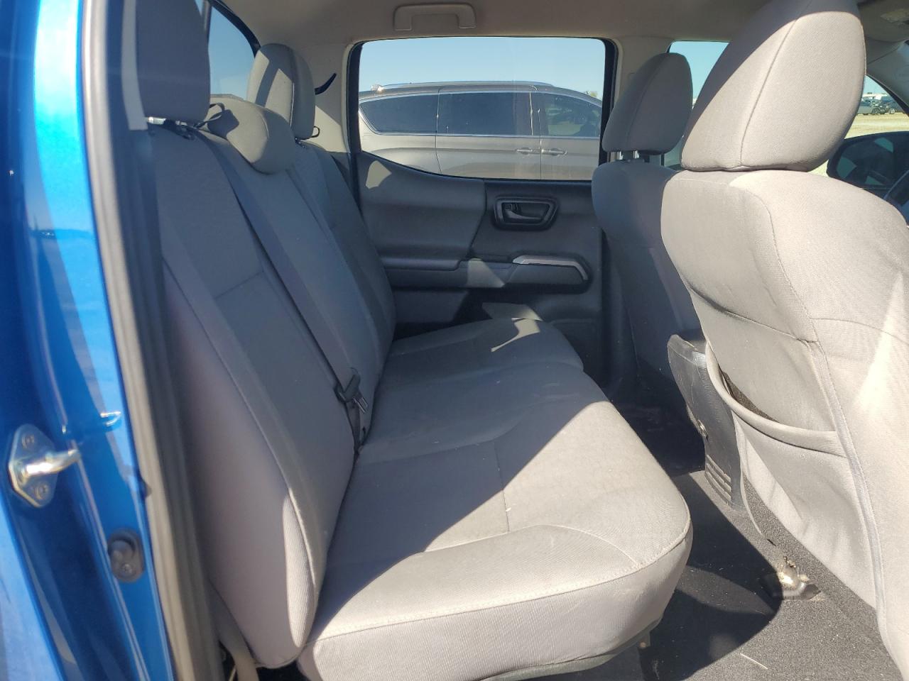 2018 Toyota Tacoma - Image 10