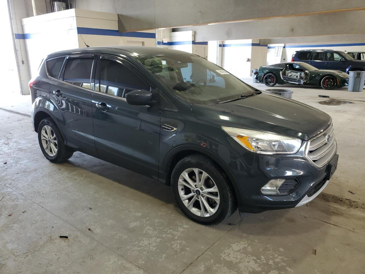 VIN 1FMCU0GD8KUA23253 2019 FORD ESCAPE no.4