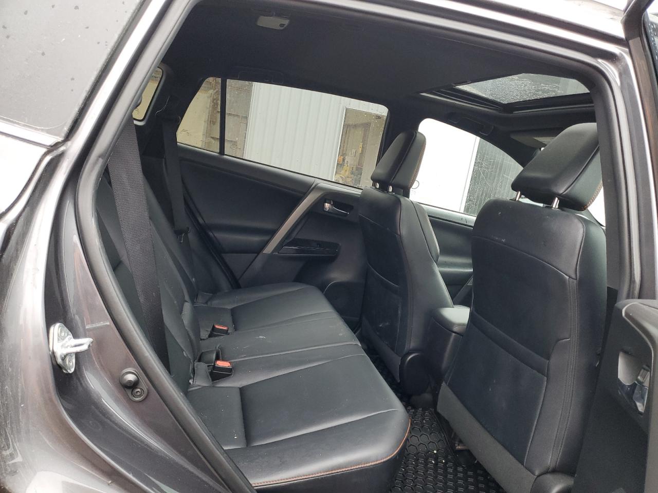 2016 Toyota RAV 4 - Image 11