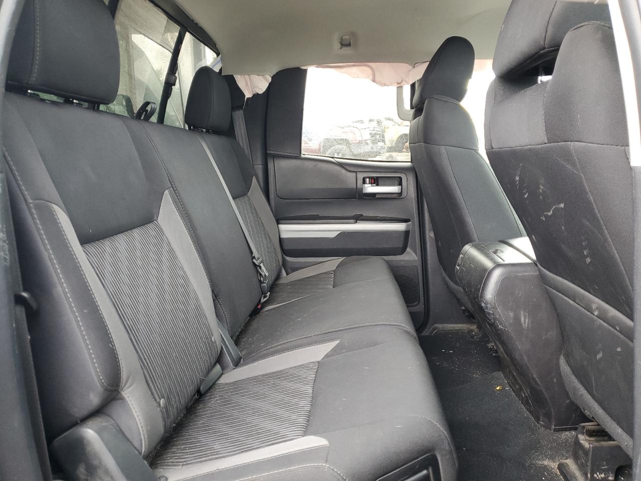 2016 Toyota Tundra - Image 10