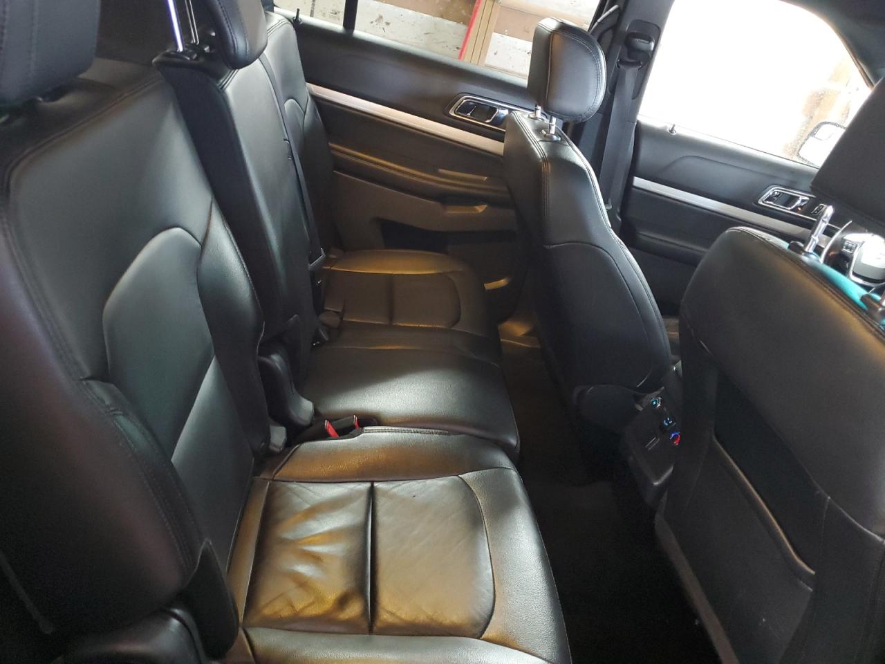 2016 Ford Explorer - Image 11