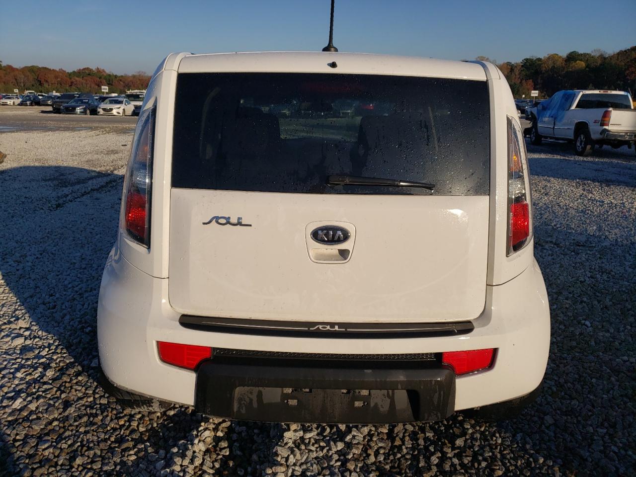 2011 Kia Soul + VIN: KNDJT2A28B7724598 Lot: 82598514